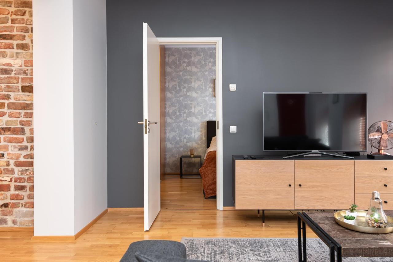 Stylish Apartment With Parking In Telliskivi Tallin Exterior foto