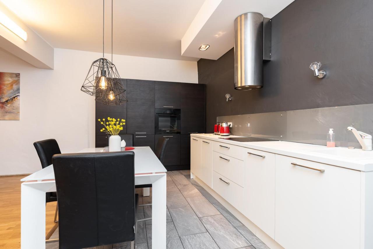 Stylish Apartment With Parking In Telliskivi Tallin Exterior foto