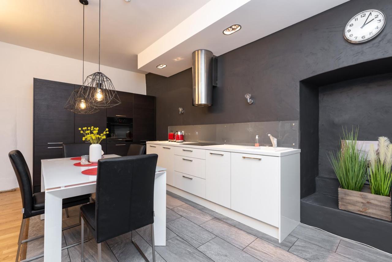 Stylish Apartment With Parking In Telliskivi Tallin Exterior foto