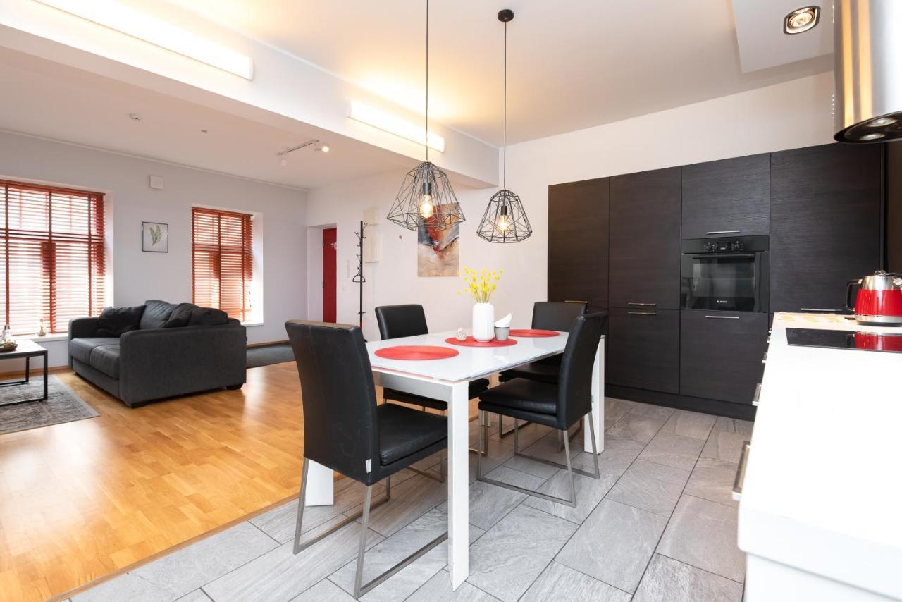 Stylish Apartment With Parking In Telliskivi Tallin Exterior foto