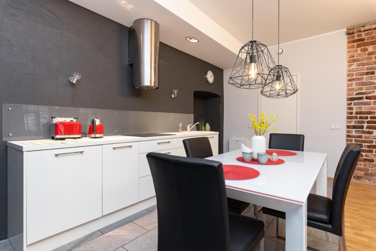 Stylish Apartment With Parking In Telliskivi Tallin Exterior foto