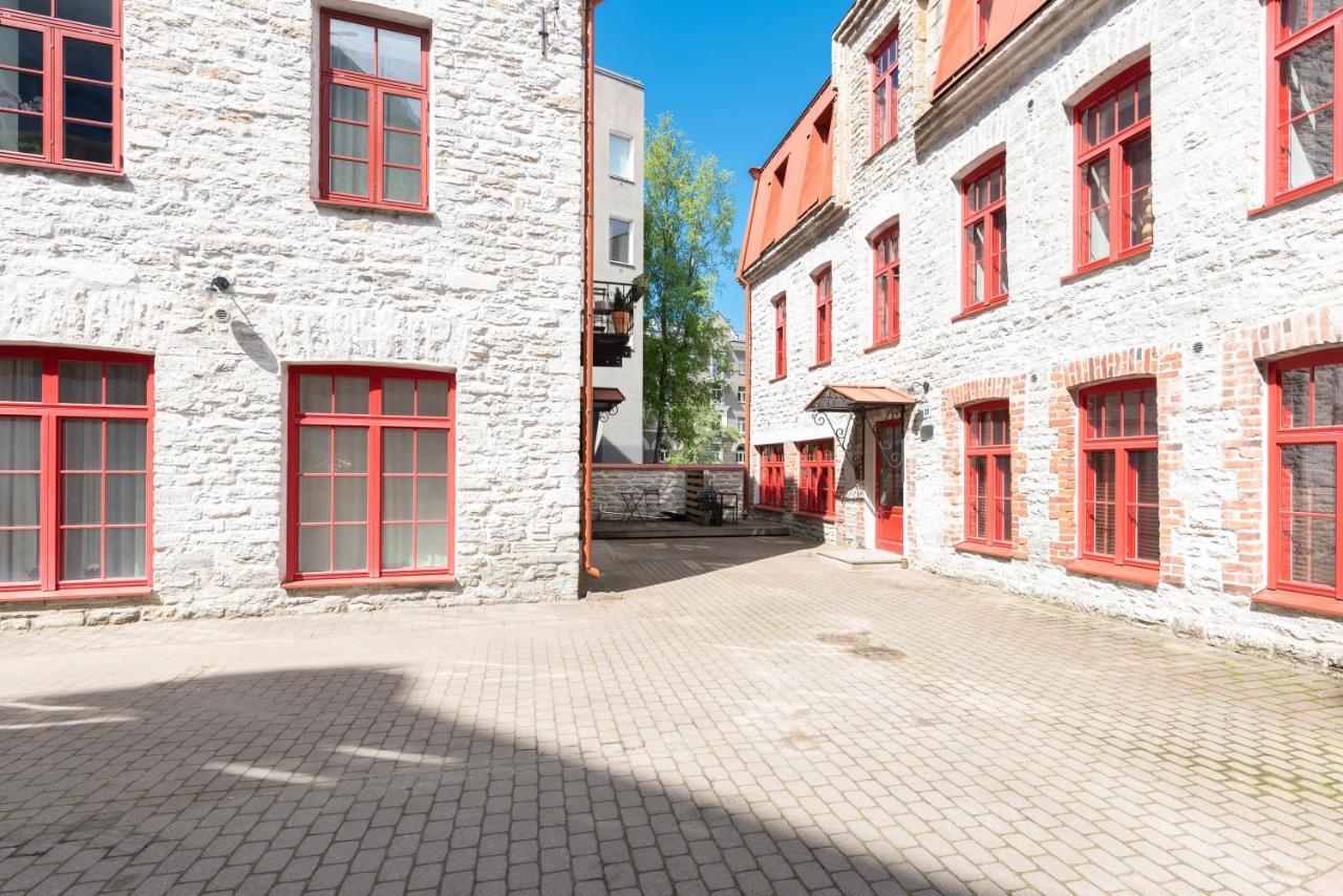 Stylish Apartment With Parking In Telliskivi Tallin Exterior foto